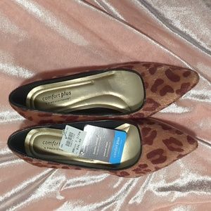 Leopard print pumps
